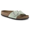 Madrid mit Big Buckle aus Nubukleder Madrid mit Big Buckle aus Nubukleder