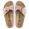 Madrid mit Big Buckle aus Nubukleder Madrid mit Big Buckle aus Nubukleder