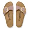 Madrid mit Big Buckle aus Nubukleder Madrid mit Big Buckle aus Nubukleder