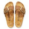 Madrid mit Big Buckle aus Nubukleder Madrid mit Big Buckle aus Nubukleder