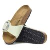 Madrid mit Big Buckle aus Nubukleder Madrid mit Big Buckle aus Nubukleder